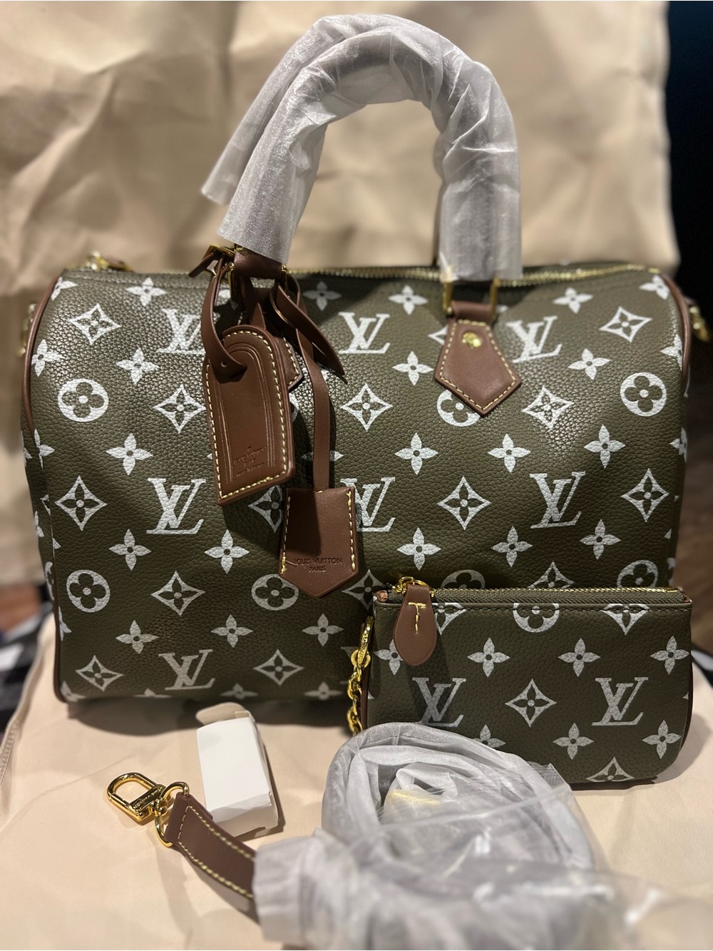 Elegant Fashion Green Monogram Satchel(30) with Pouch - NWOT - Picture 4 of 17